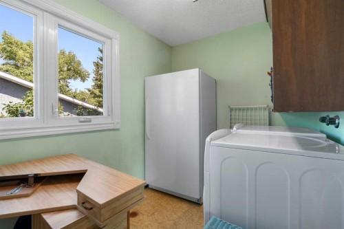 4214 50 Avenue, Olds, AB - Indoor Photo Showing Laundry Room