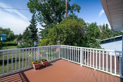 4214 50 Avenue, Olds, AB - Outdoor With Exterior