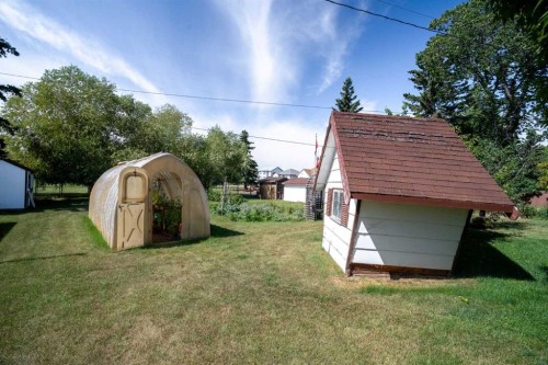 4214 50 Avenue, Olds, AB - Outdoor