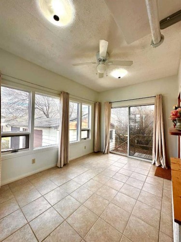 6204 18 Street Se, Calgary, AB - Indoor Photo Showing Other Room