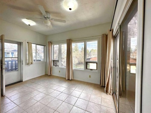 6204 18 Street Se, Calgary, AB - Indoor Photo Showing Other Room