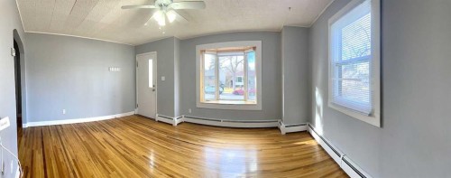 6204 18 Street Se, Calgary, AB - Indoor Photo Showing Other Room