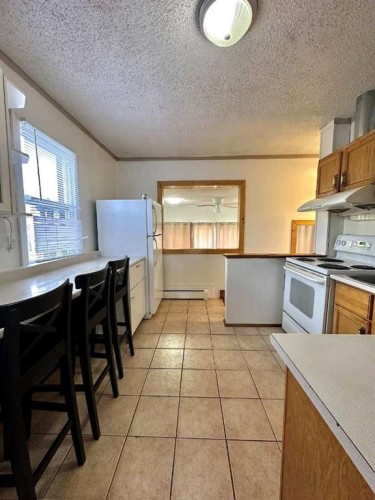 6204 18 Street Se, Calgary, AB - Indoor Photo Showing Kitchen