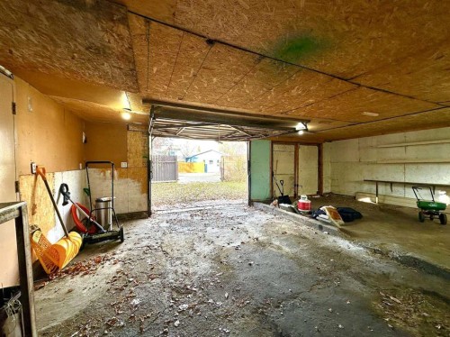 6204 18 Street Se, Calgary, AB - Indoor Photo Showing Other Room