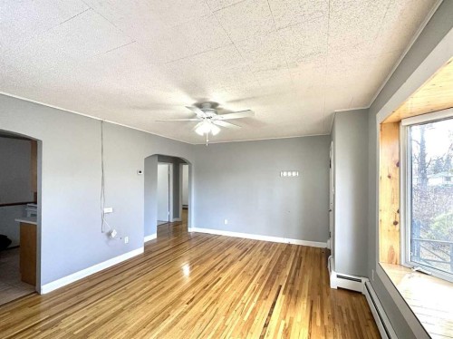 6204 18 Street Se, Calgary, AB - Indoor Photo Showing Other Room