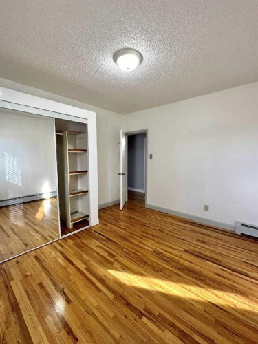 6204 18 Street Se, Calgary, AB - Indoor Photo Showing Other Room