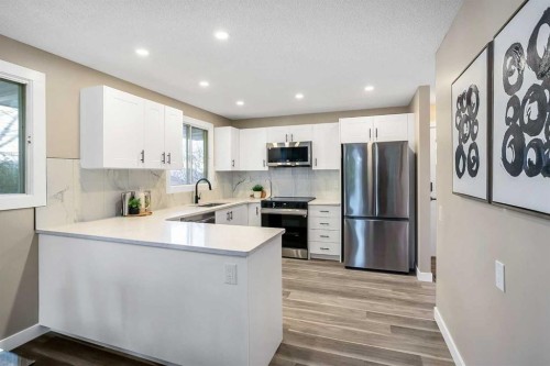 467 Berkley Crescent Nw, Calgary, AB - Indoor Photo Showing Kitchen