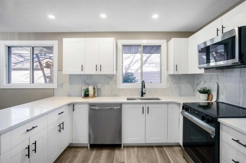 467 Berkley Crescent Nw, Calgary, AB - Indoor Photo Showing Kitchen With Upgraded Kitchen