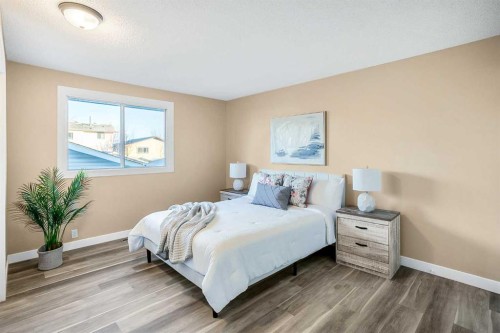467 Berkley Crescent Nw, Calgary, AB - Indoor Photo Showing Bedroom