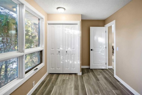 467 Berkley Crescent Nw, Calgary, AB - Indoor Photo Showing Other Room