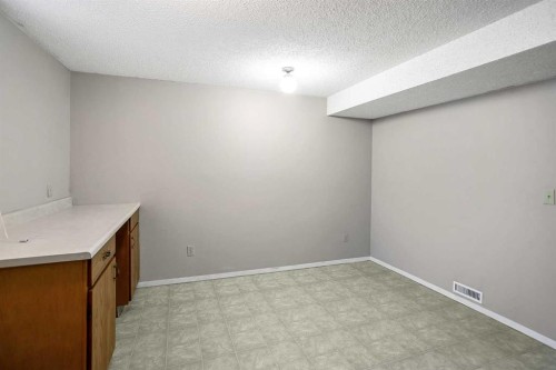 467 Berkley Crescent Nw, Calgary, AB - Indoor