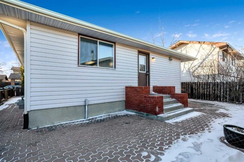 467 Berkley Crescent Nw, Calgary, AB - Outdoor With Exterior