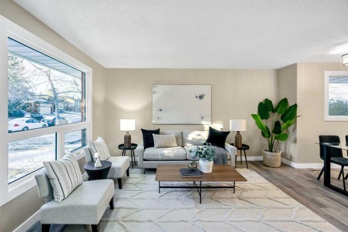 467 Berkley Crescent Nw, Calgary, AB - Indoor Photo Showing Living Room