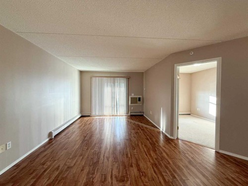 306-4514 54 Avenue, Olds, AB - Indoor Photo Showing Other Room