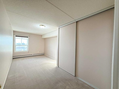 306-4514 54 Avenue, Olds, AB - Indoor Photo Showing Other Room