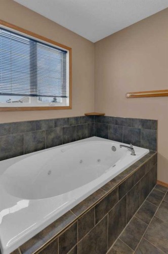 111 Hillview Road, Strathmore, AB - Indoor Photo Showing Bathroom