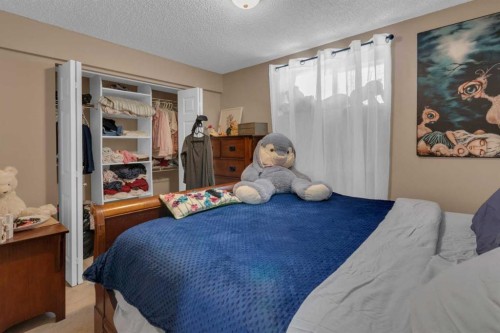 111 Hillview Road, Strathmore, AB - Indoor Photo Showing Bedroom