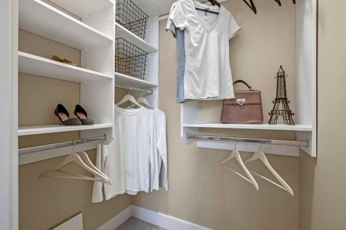 15-27 Springborough Boulevard Sw, Calgary, AB - Indoor With Storage