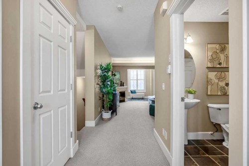 15-27 Springborough Boulevard Sw, Calgary, AB - Indoor Photo Showing Other Room