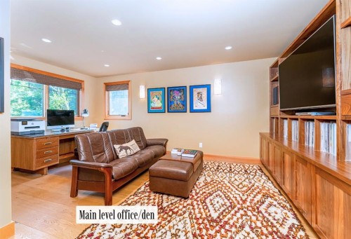 517 4Th Street, Canmore, AB - Indoor