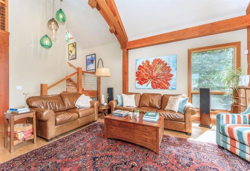 517 4Th Street, Canmore, AB - Indoor Photo Showing Living Room