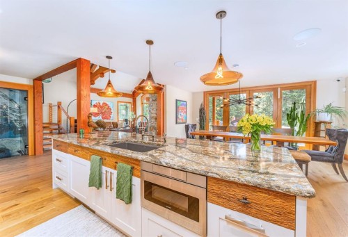 517 4Th Street, Canmore, AB - Indoor Photo Showing Kitchen