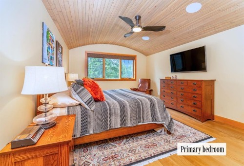 517 4Th Street, Canmore, AB - Indoor Photo Showing Bedroom