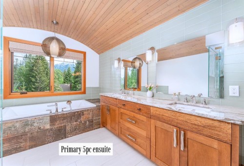 517 4Th Street, Canmore, AB - Indoor Photo Showing Bathroom