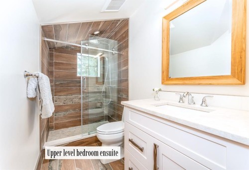 517 4Th Street, Canmore, AB - Indoor Photo Showing Bathroom