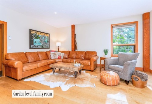 517 4Th Street, Canmore, AB - Indoor Photo Showing Living Room