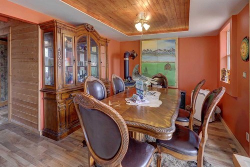 6424 32 Avenue Nw, Calgary, AB - Indoor Photo Showing Dining Room