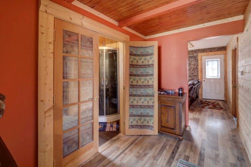 6424 32 Avenue Nw, Calgary, AB - Indoor Photo Showing Other Room