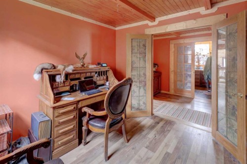 6424 32 Avenue Nw, Calgary, AB - Indoor Photo Showing Other Room