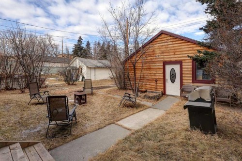 6424 32 Avenue Nw, Calgary, AB - Outdoor