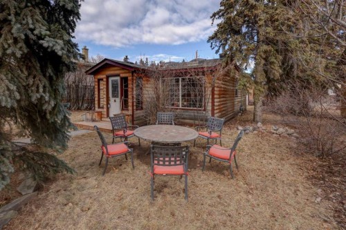 6424 32 Avenue Nw, Calgary, AB - Outdoor