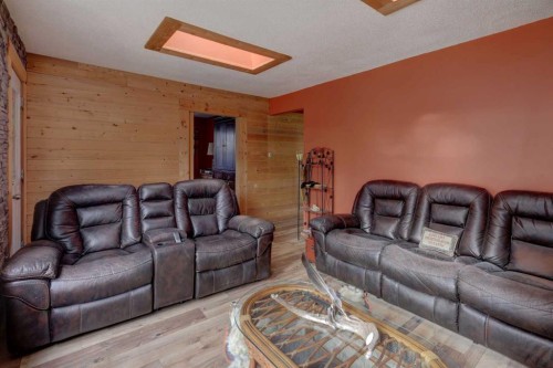 6424 32 Avenue Nw, Calgary, AB - Indoor Photo Showing Living Room
