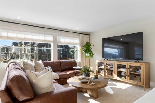 44 Alpine Common Sw, Calgary, AB - Indoor Photo Showing Living Room