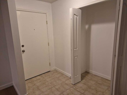 1117-12 Cimarron Common, Okotoks, AB - Indoor Photo Showing Other Room