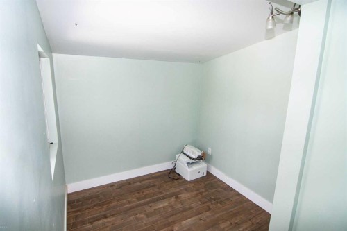 129 30 Avenue Nw, Calgary, AB - Indoor Photo Showing Other Room