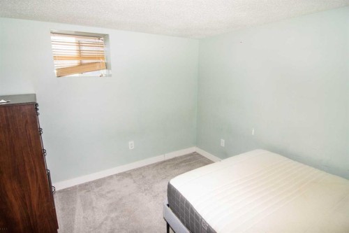 129 30 Avenue Nw, Calgary, AB - Indoor Photo Showing Bedroom