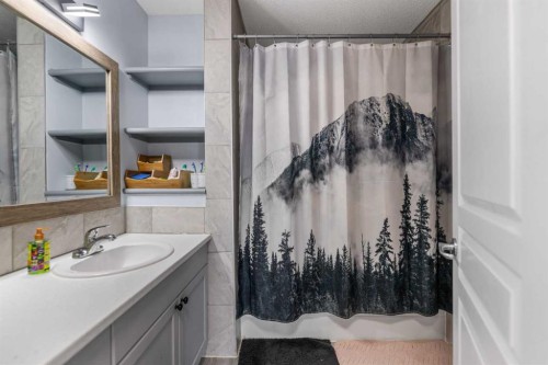 328 Rainbow  Falls Way, Chestermere, AB - Indoor Photo Showing Bathroom