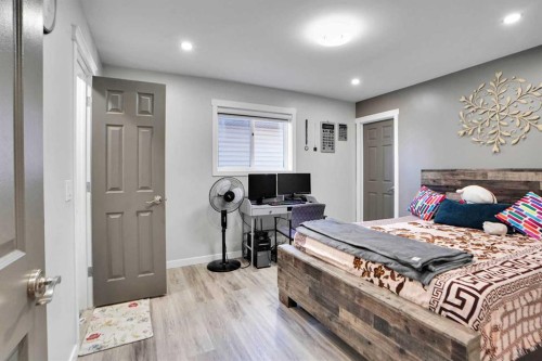 91 Copperstone Gate Se, Calgary, AB - Indoor Photo Showing Bedroom
