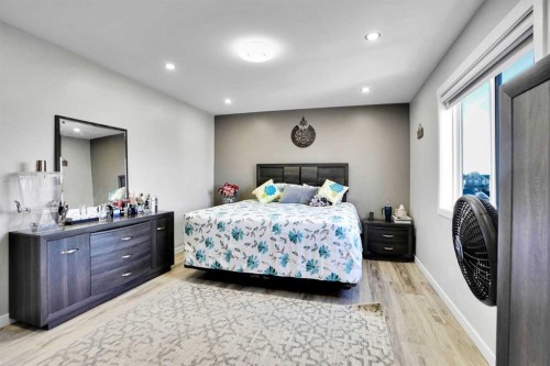 91 Copperstone Gate Se, Calgary, AB - Indoor Photo Showing Bedroom