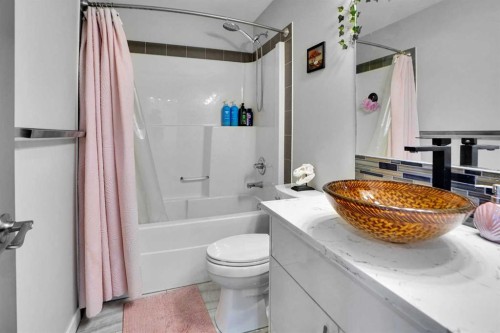 91 Copperstone Gate Se, Calgary, AB - Indoor Photo Showing Bathroom