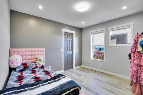 91 Copperstone Gate Se, Calgary, AB - Indoor Photo Showing Bedroom