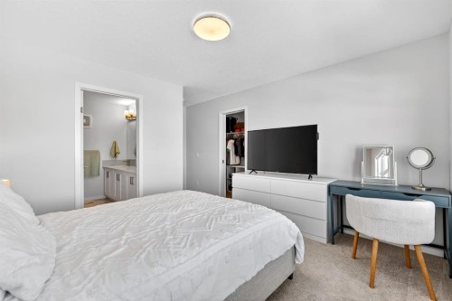 54 Cranbrook Gardens Se, Calgary, AB - Indoor Photo Showing Bedroom