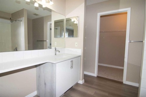 24 Panamount Lane Nw, Calgary, AB - Indoor Photo Showing Bathroom