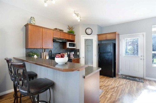 404-703 Luxstone Square Sw, Airdrie, AB - Indoor Photo Showing Kitchen