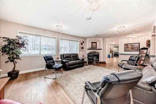 1322-1818 Simcoe Boulevard Sw, Calgary, AB - Indoor Photo Showing Living Room