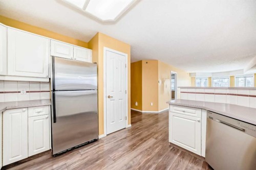 1322-1818 Simcoe Boulevard Sw, Calgary, AB - Indoor Photo Showing Kitchen